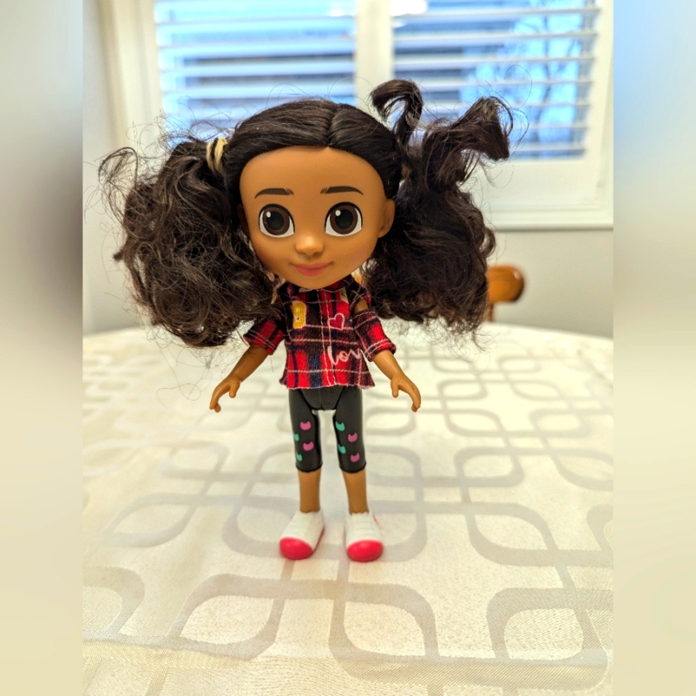 Dream Works. Gabby Doll from Gabby's Doll House. GUC. 7.5 inches tall.